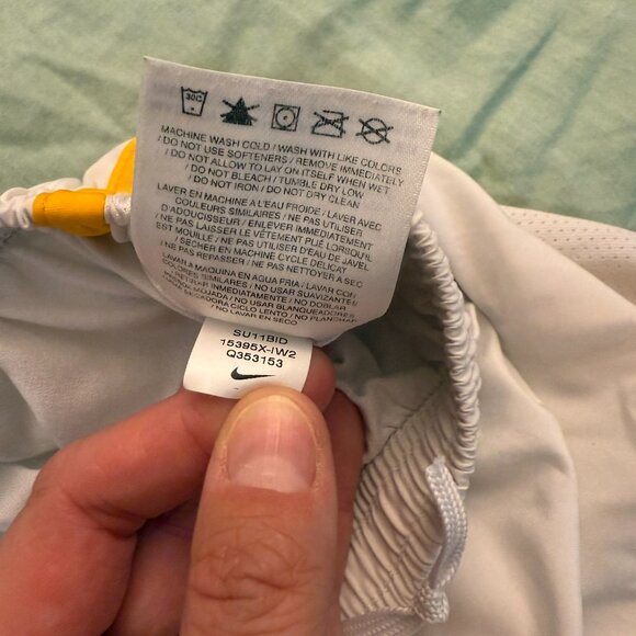 Nike Dri-fit 🏈 Iowa Hawkeyes 🏈 white & yellow running shorts - Picture 4 of 7